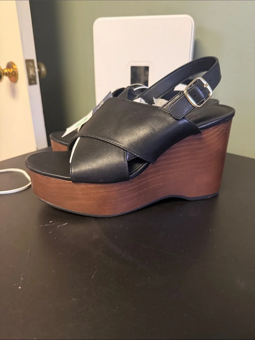 Universal Thread Black Crisscross Platform Sandals